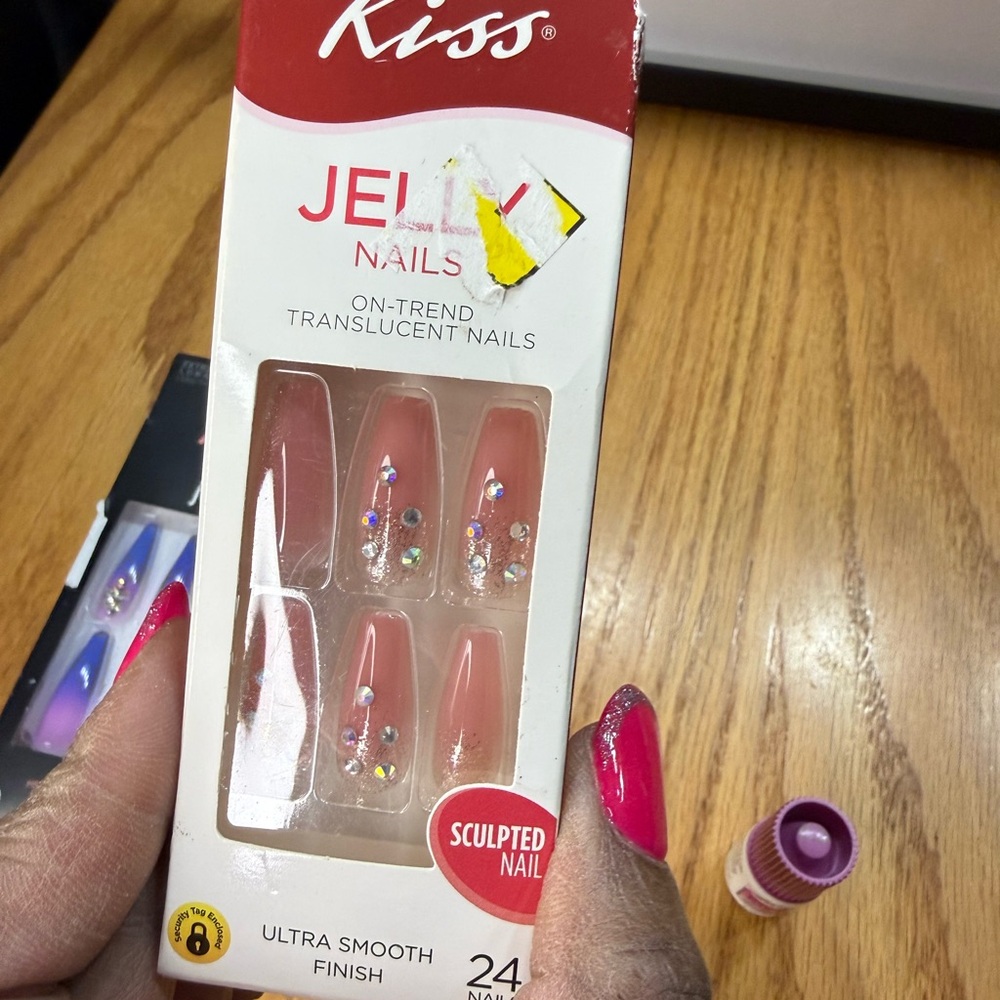 KISS Press-On Nail Bundle – New | Jewel & Jelly Nails + Nail Glue 💅✨ - Picture 5 of 8